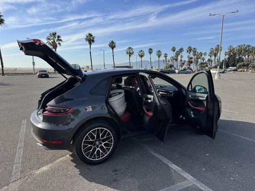 2018 Porsche Macan Macan Sport Edition