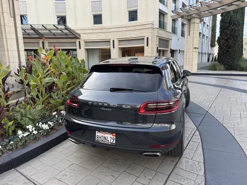 2018 Porsche Macan Macan Sport Edition