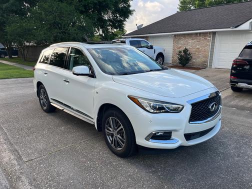 White 2017 INFINITI QX60 Base