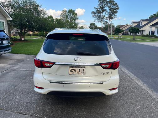 White 2017 INFINITI QX60 Base