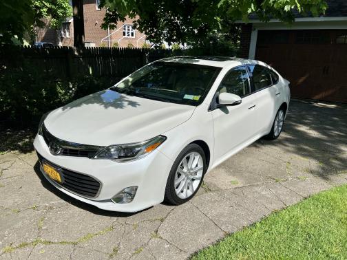 Photo 1 of 4 of 2014 Toyota Avalon Limited