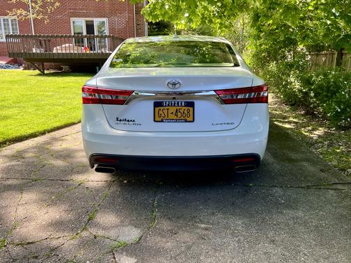 Photo 2 of 4 of 2014 Toyota Avalon Limited