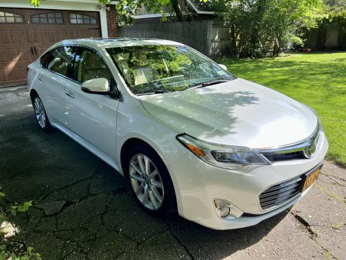 Photo 3 of 4 of 2014 Toyota Avalon Limited
