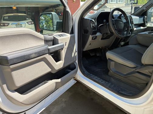 White 2018 Ford F-150 XL