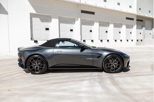 2021 Aston Martin Vantage Base