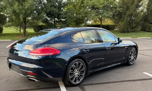 Blue 2016 Porsche Panamera 4 Edition
