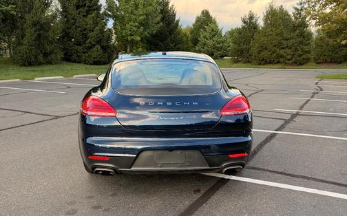 Blue 2016 Porsche Panamera 4 Edition