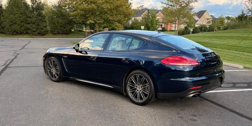 Blue 2016 Porsche Panamera 4 Edition