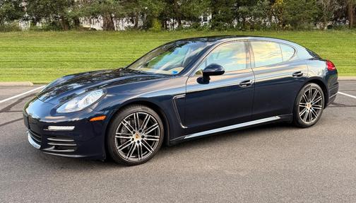Blue 2016 Porsche Panamera 4 Edition