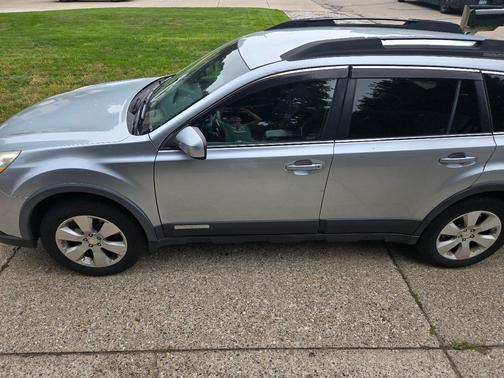 Silver 2012 Subaru Outback 2.5i Premium
