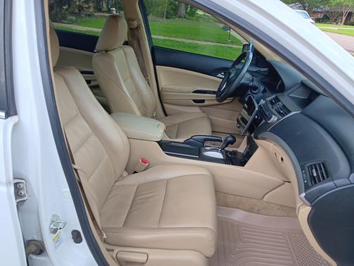 Beige 2011 Honda Accord SE