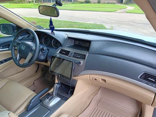 Beige 2011 Honda Accord SE