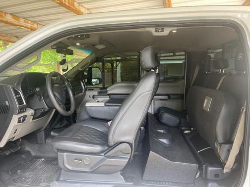 White 2017 Ford F-250 Lariat