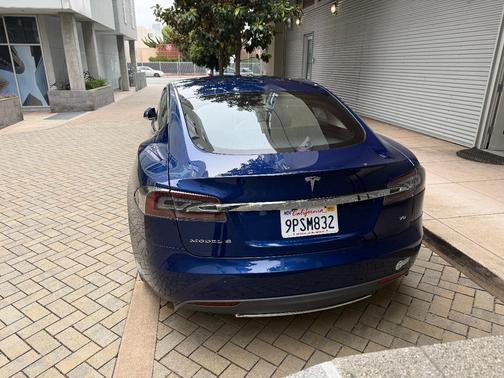 Blue 2015 Tesla Model S 70