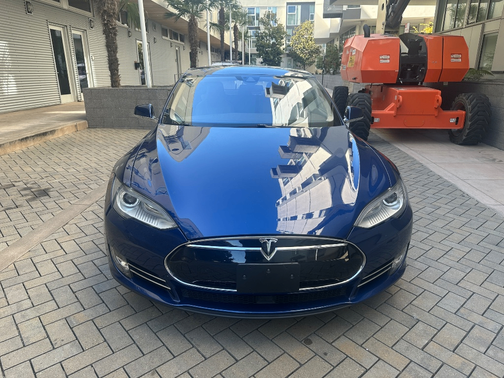 Blue 2015 Tesla Model S 70