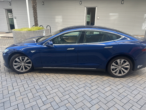Blue 2015 Tesla Model S 70