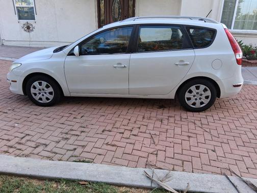 White 2011 Hyundai Elantra Touring GLS