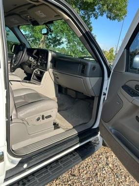 White 2005 GMC Yukon SLT