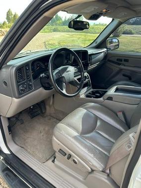 White 2005 GMC Yukon SLT