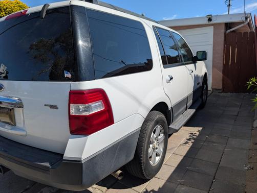 White 2007 Ford Expedition XLT