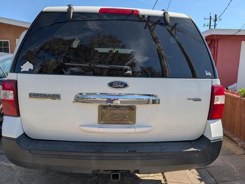 White 2007 Ford Expedition XLT