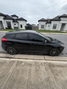 Black 2018 Ford Focus SEL