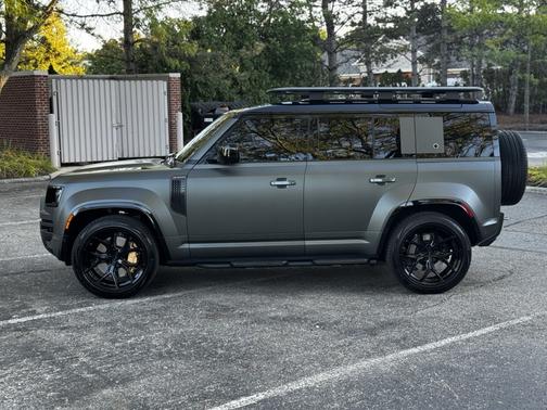 2025 Land Rover Defender 110 P635 OCTA Edition One