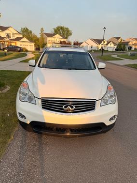 White 2010 INFINITI EX35 Journey