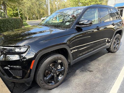 Black 2024 Jeep Grand Cherokee Limited