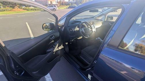 Blue 2017 Nissan Leaf SV
