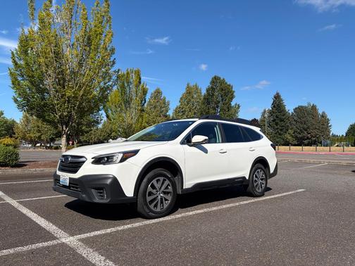 White 2022 Subaru Outback Premium