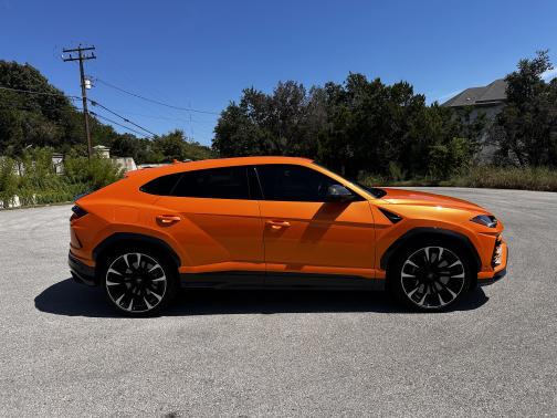 2021 Lamborghini Urus Base