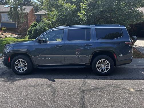 2024 Jeep Wagoneer Base
