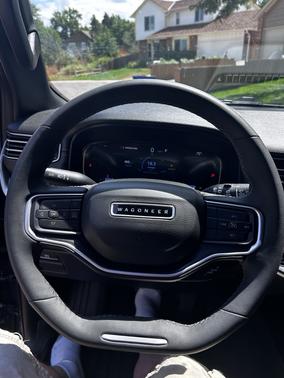 2024 Jeep Wagoneer Base