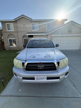 Silver 2005 Toyota Tacoma PreRunner Access Cab