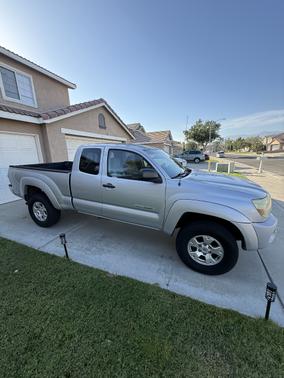 Silver 2005 Toyota Tacoma PreRunner Access Cab