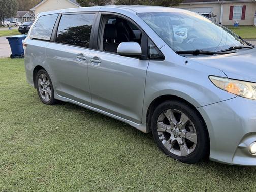 Silver 2011 Toyota Sienna SE