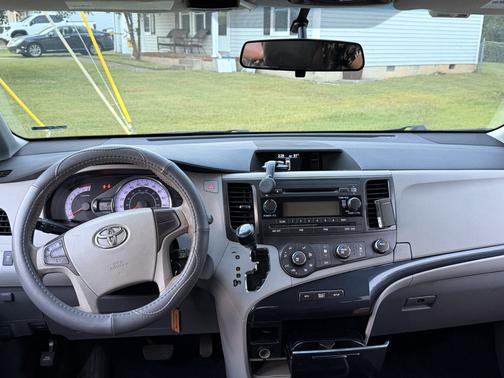 Silver 2011 Toyota Sienna SE