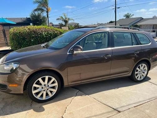 Brown 2011 Volkswagen Jetta SportWagen S