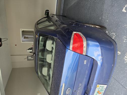 Blue 2009 Ford Focus SE