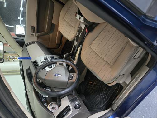 Blue 2009 Ford Focus SE
