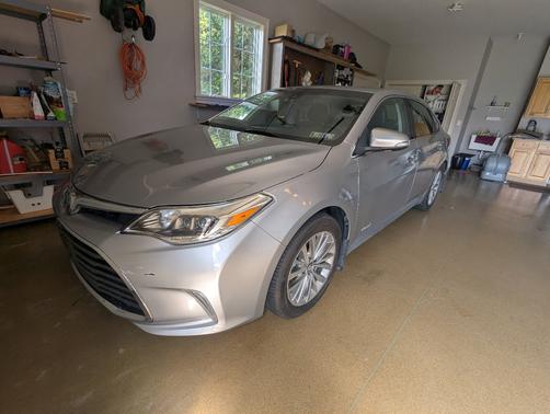 Silver 2017 Toyota Avalon Hybrid Limited