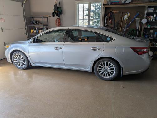 Silver 2017 Toyota Avalon Hybrid Limited
