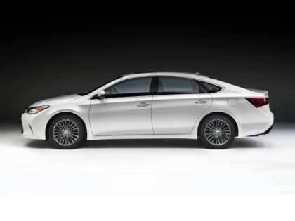 Silver 2017 Toyota Avalon Hybrid Limited