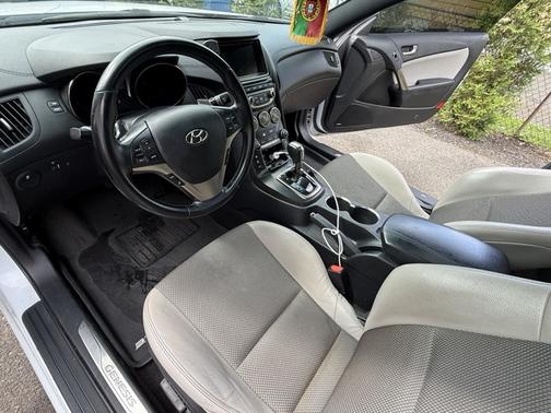 2013 Hyundai Genesis Coupe 2.0T Premium