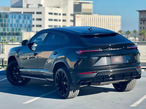 2019 Lamborghini Urus Base