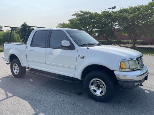 White 2002 Ford F-150 XLT SuperCrew