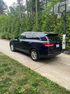 Blue 2016 Kia Sorento LX
