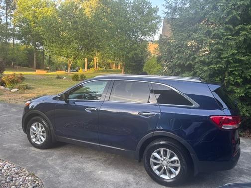 Blue 2016 Kia Sorento LX