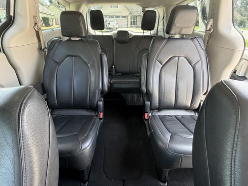 White 2020 Chrysler Pacifica Touring L